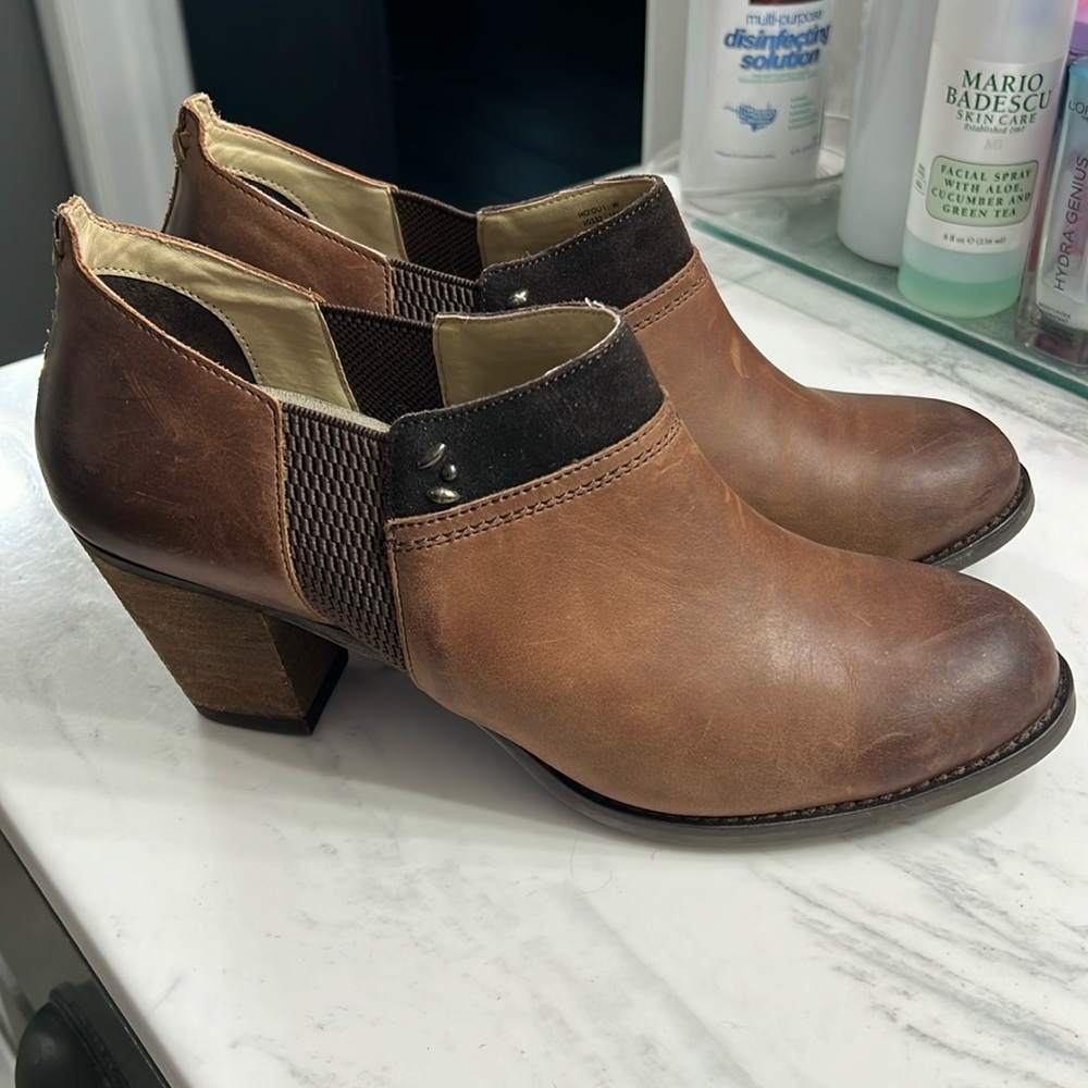 Olukai short booties